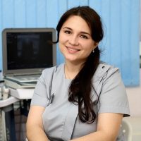 Зименская Татьяна Сергеевна — врач УЗ-диагностики. Выполняет УЗИ детям с рождения. Принимает в медицинском центре "Здоровый ребенок" на ул. Лизюкова, 24.